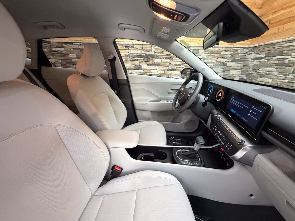 Certified 2024 Hyundai Kona SEL AWD/4WD image 31