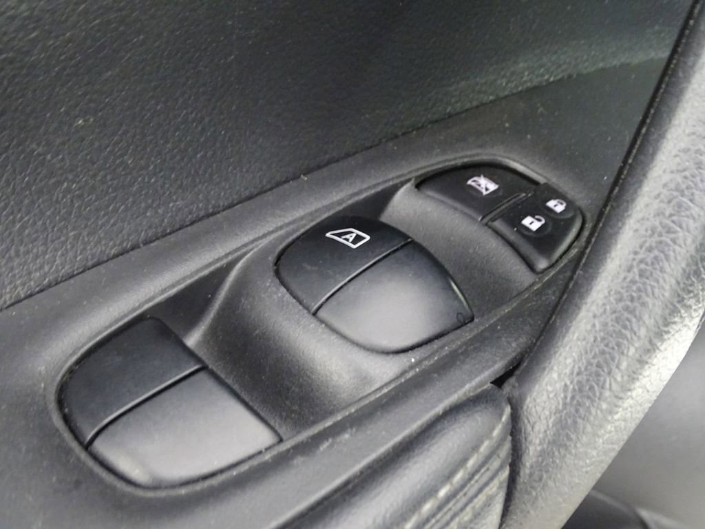 Used 2017 Nissan Rogue S image 17