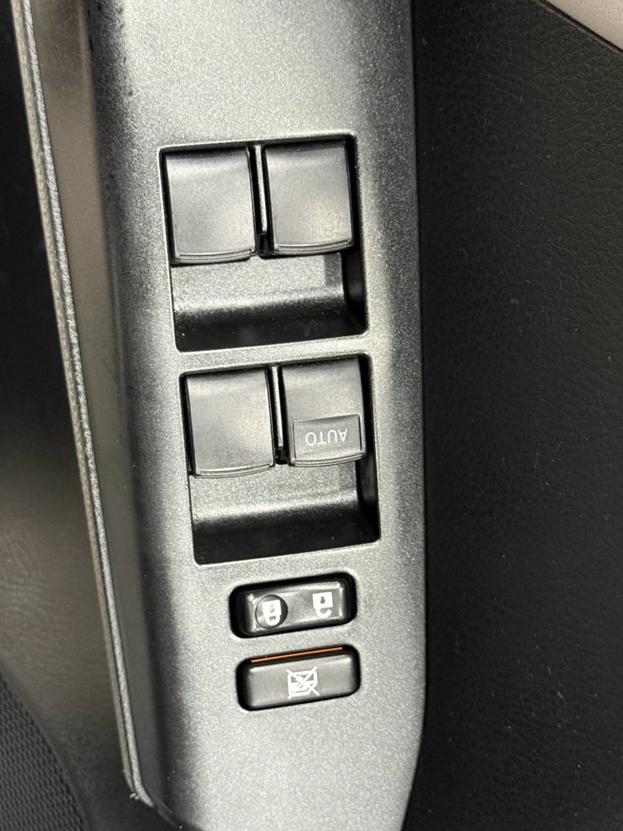 Used 2017 Toyota RAV4 XLE AWD/4WD image 25