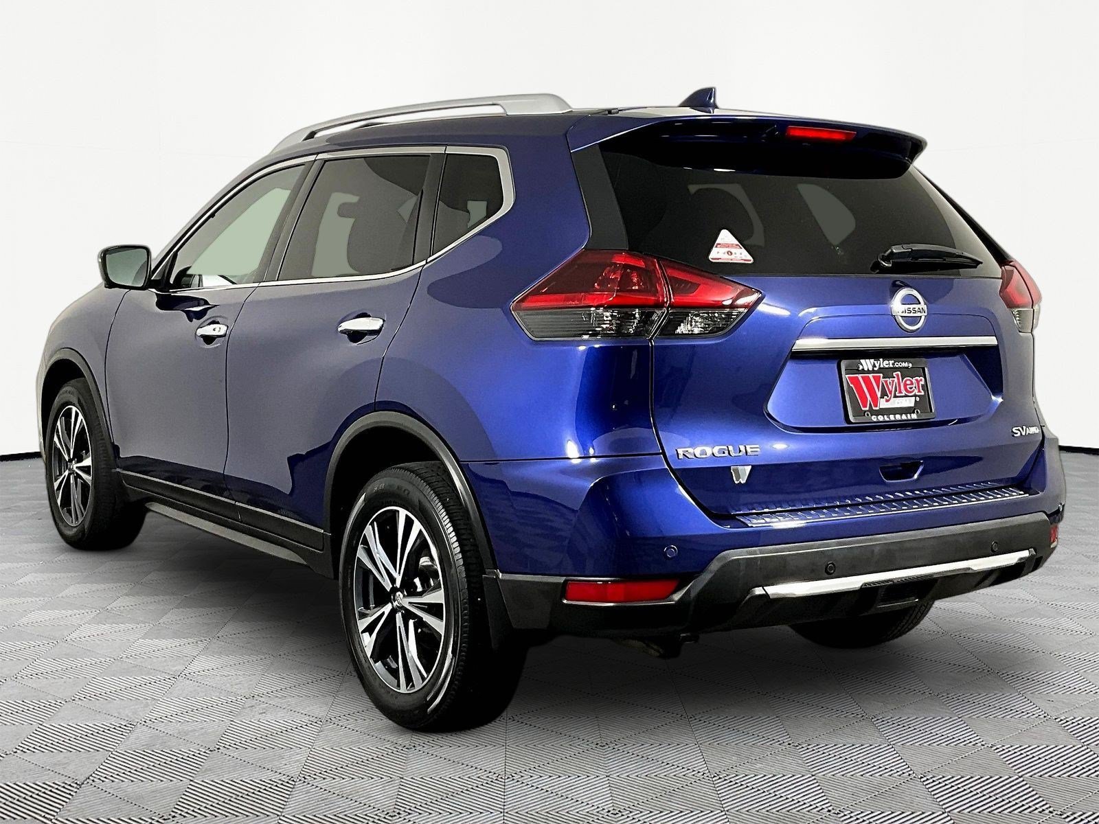 Used 2019 Nissan Rogue SV w/ Sun & Sound Touring Package AWD/4WD image 4