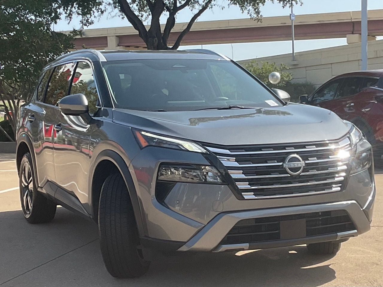 Used 2026 Nissan Rogue SL FWD image 3