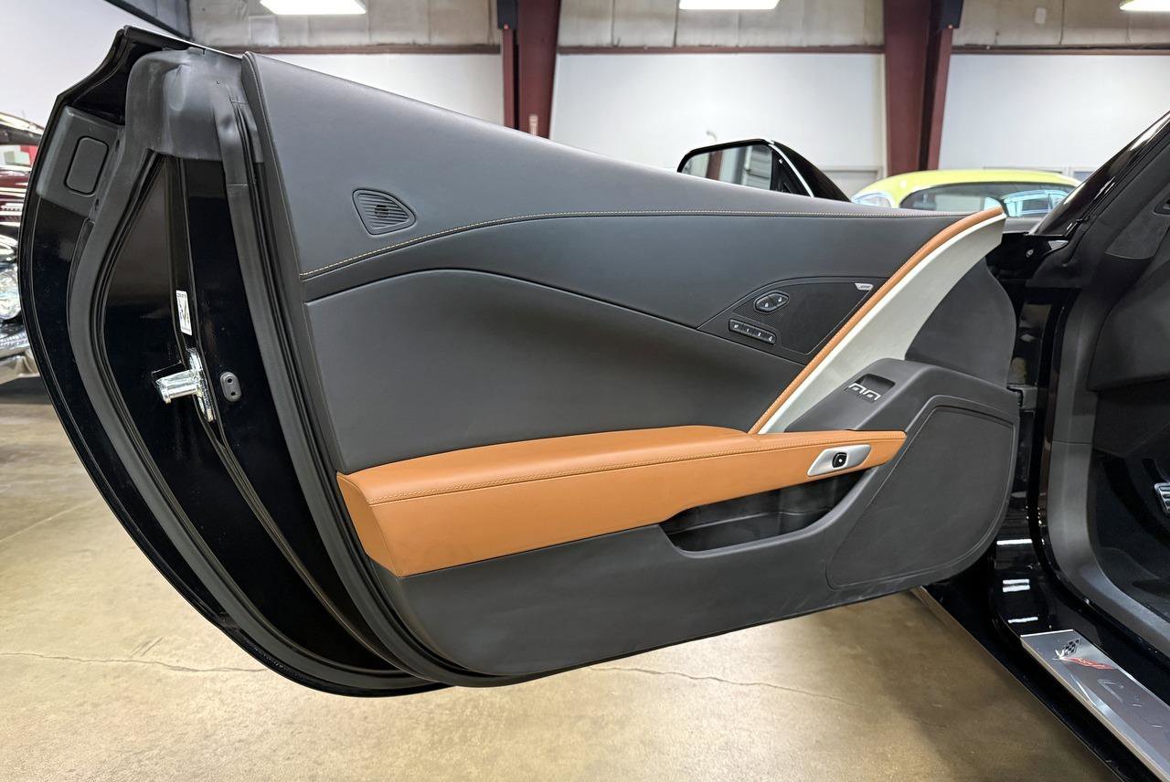 Used 2018 Chevrolet Corvette Stingray Convertible w/ 3LT Preferred Equipment Group image 70