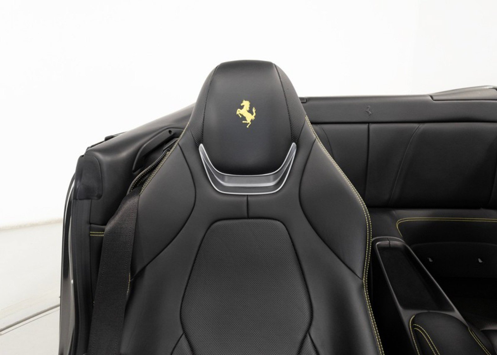 Used 2020 Ferrari Portofino RWD image 56