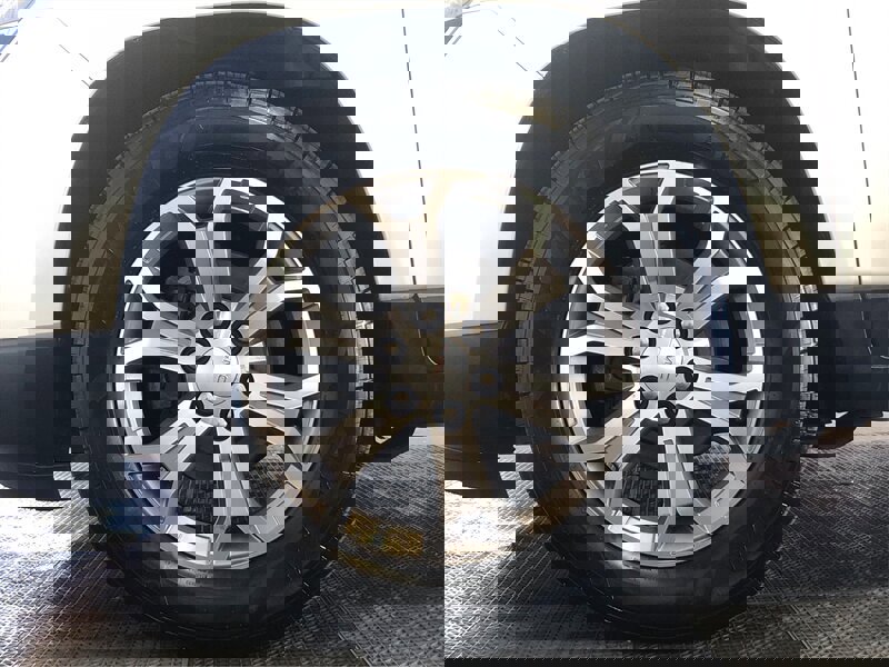 Used 2013 GMC Acadia SLT image 18