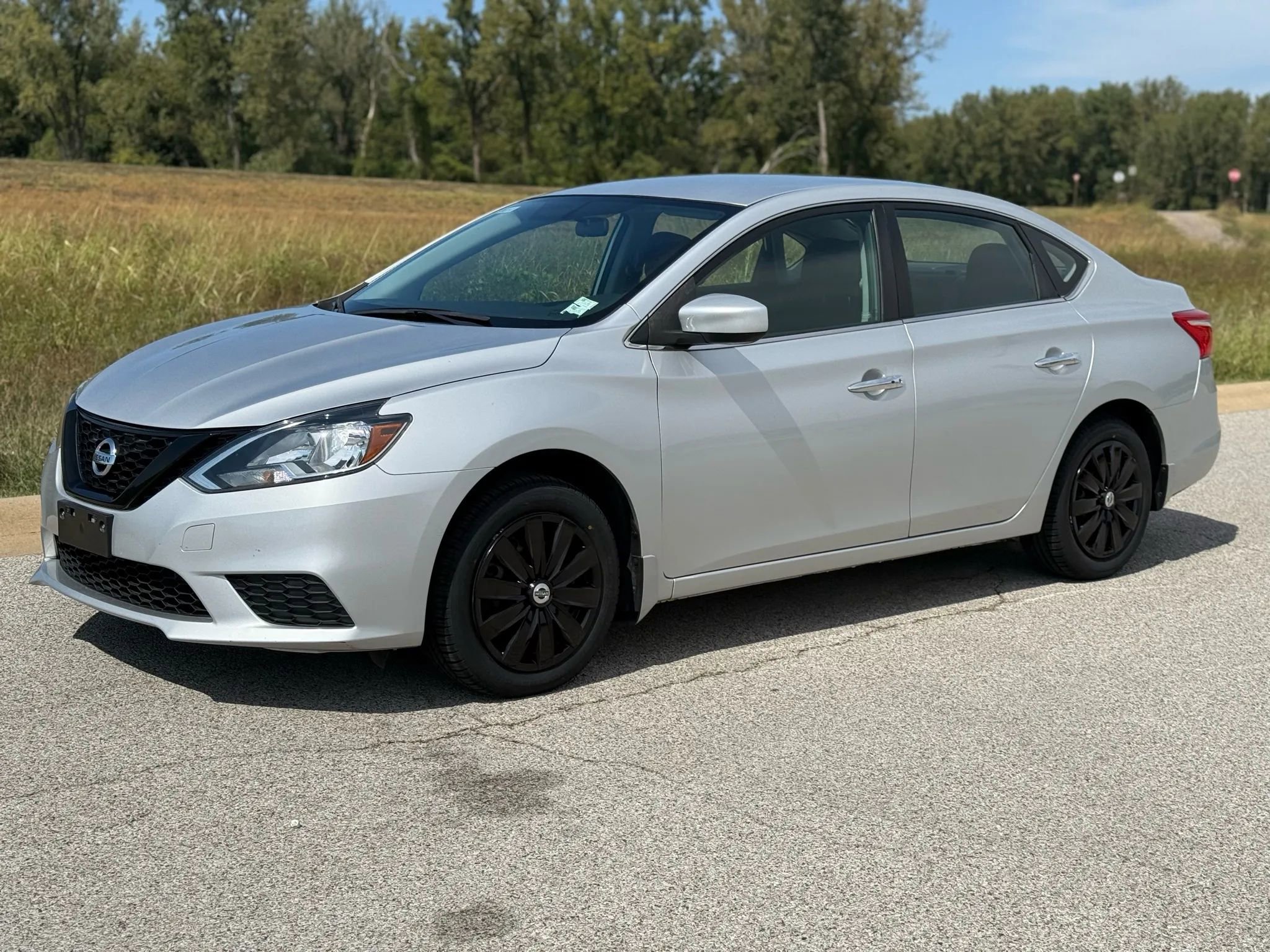 Used 2017 Nissan Sentra SV image 1