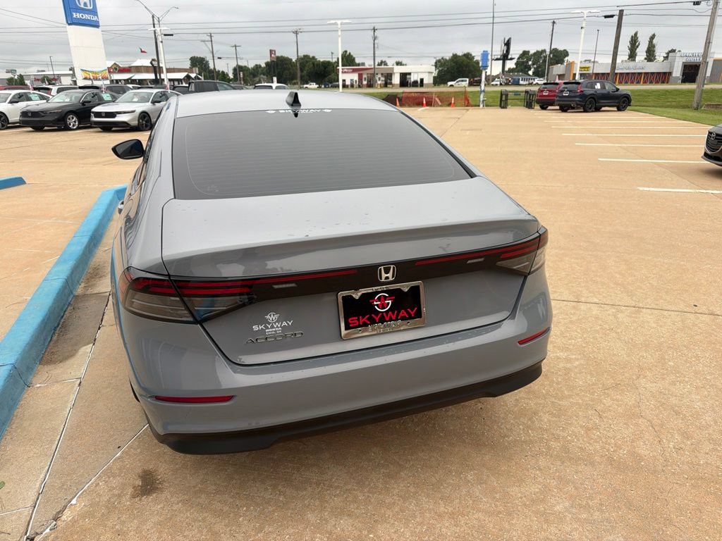 Used 2025 Honda Accord SE image 10