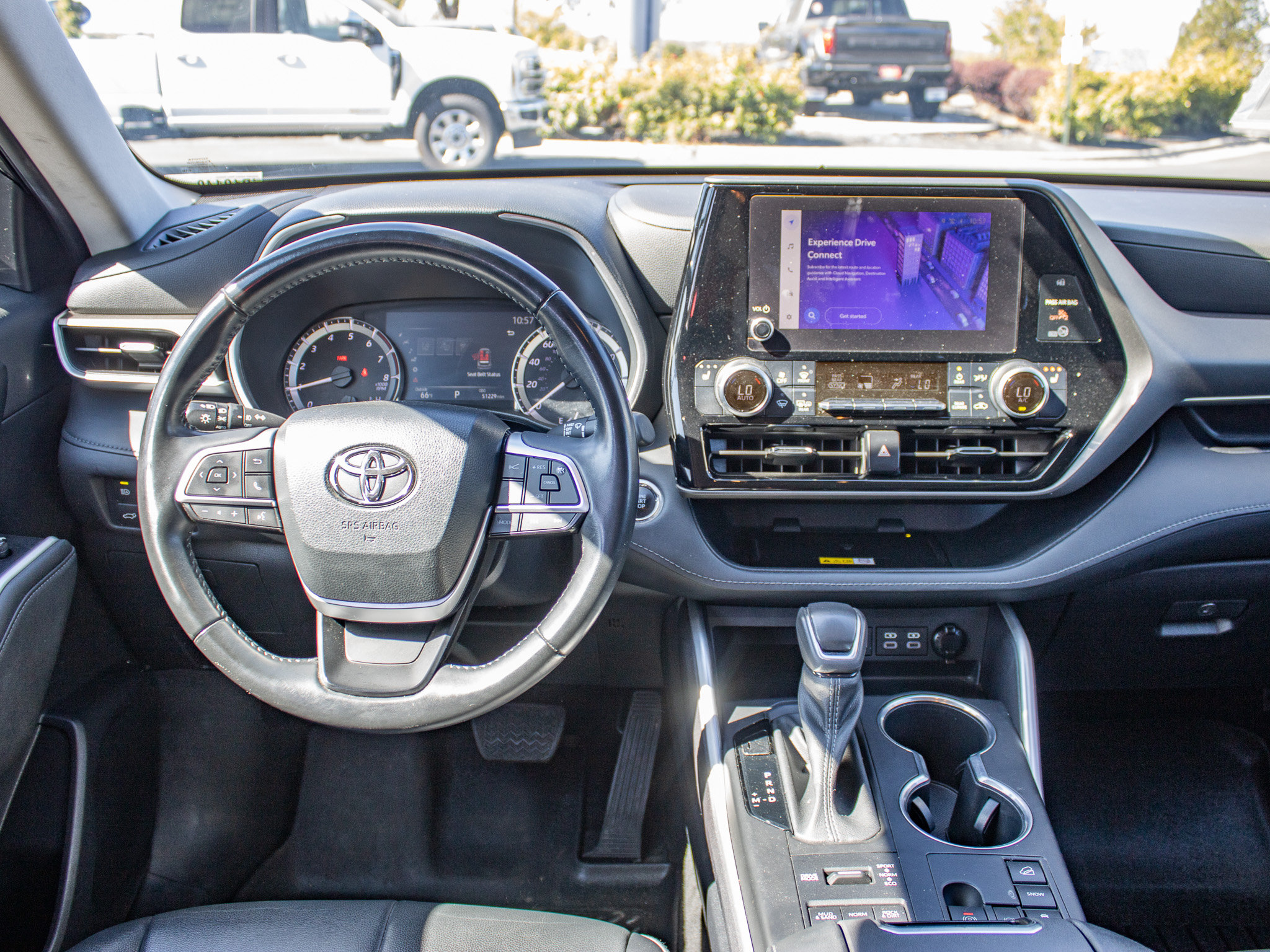 Used 2023 Toyota Highlander XLE AWD/4WD image 21