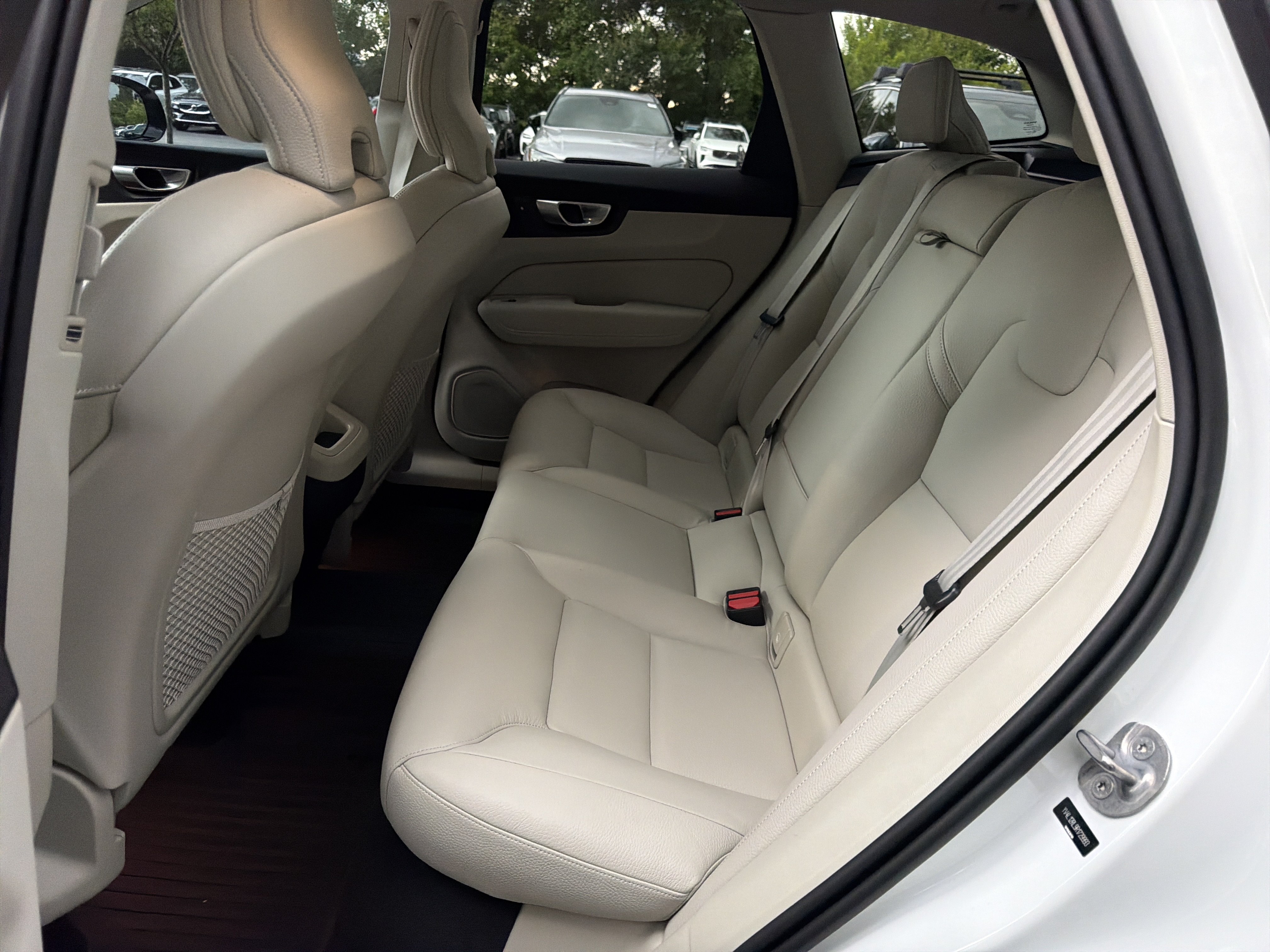 Certified 2024 Volvo XC60 B5 Plus w/ Protection Package Premier AWD/4WD image 49