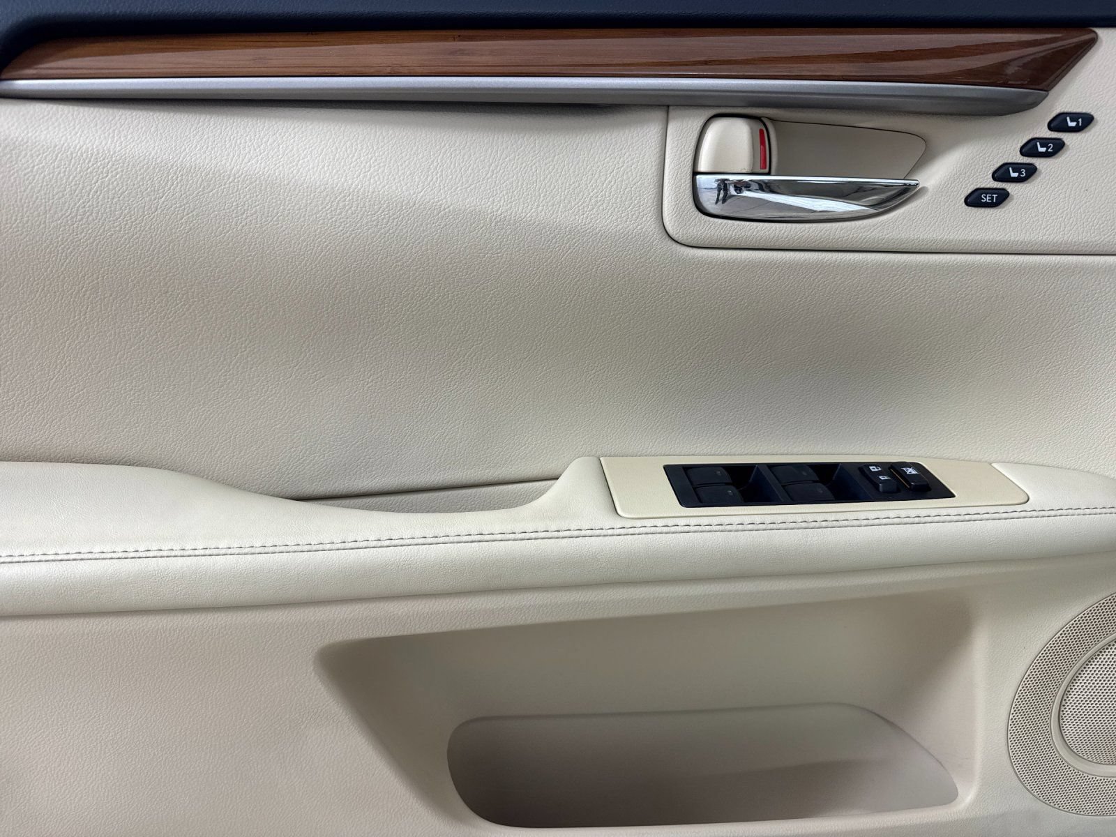 Used 2013 Lexus ES 300h w/ Premium Pkg FWD image 11