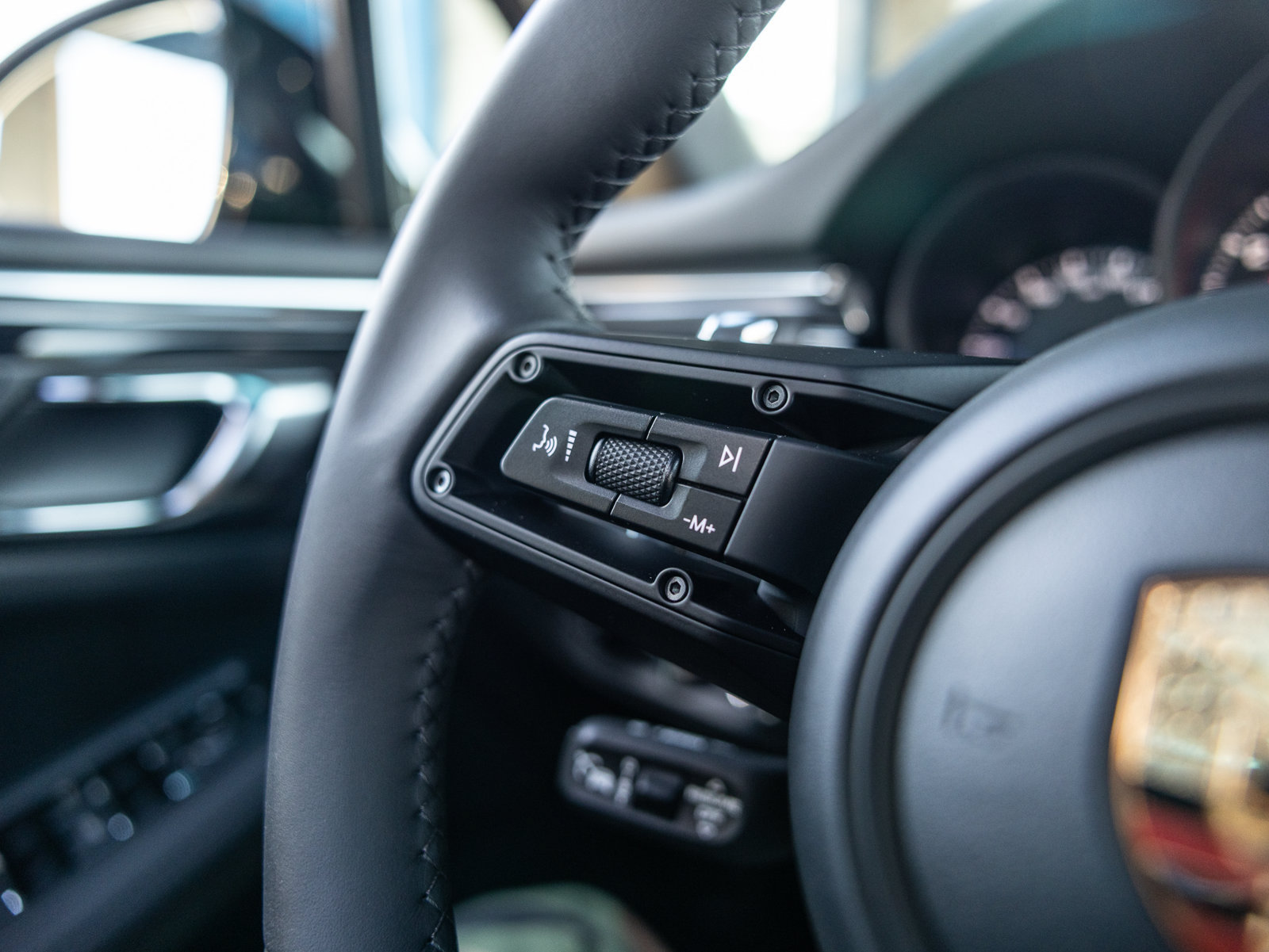 Used 2026 Porsche Macan AWD/4WD image 34