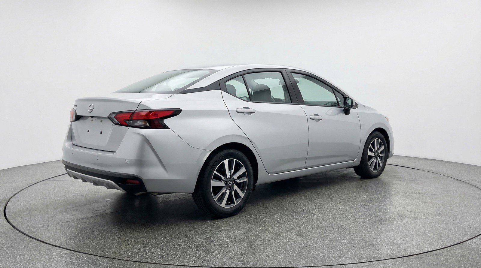 Used 2025 Nissan Versa SV image 9