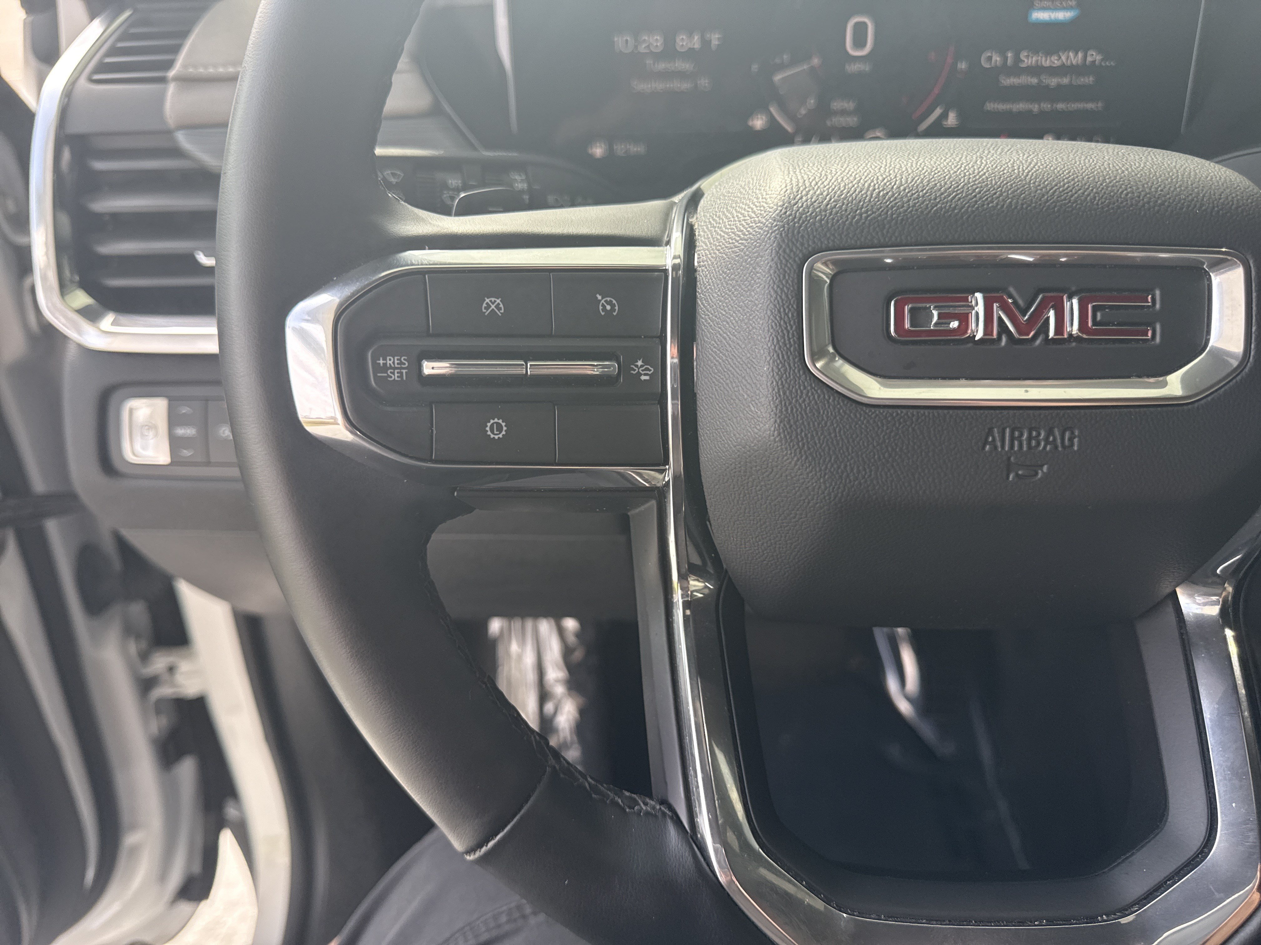 Used 2026 GMC Acadia Elevation w/ Elevation Premium Package FWD image 18