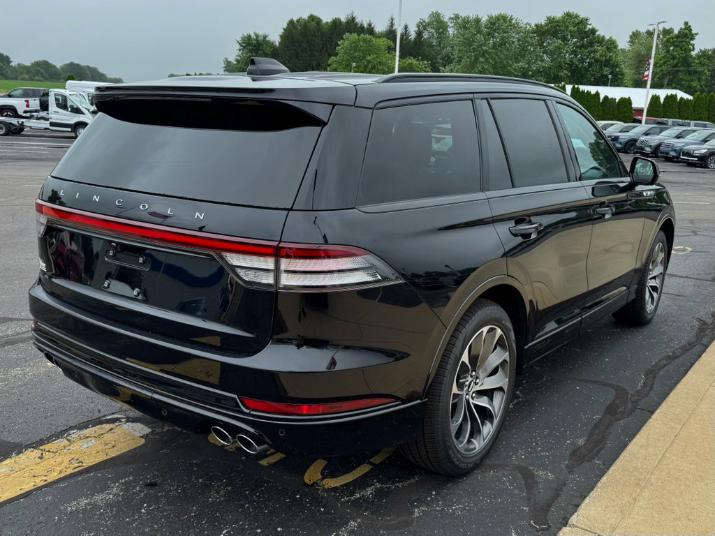New 2025 Lincoln Aviator AWD w/ Jet Appearance Package image 11