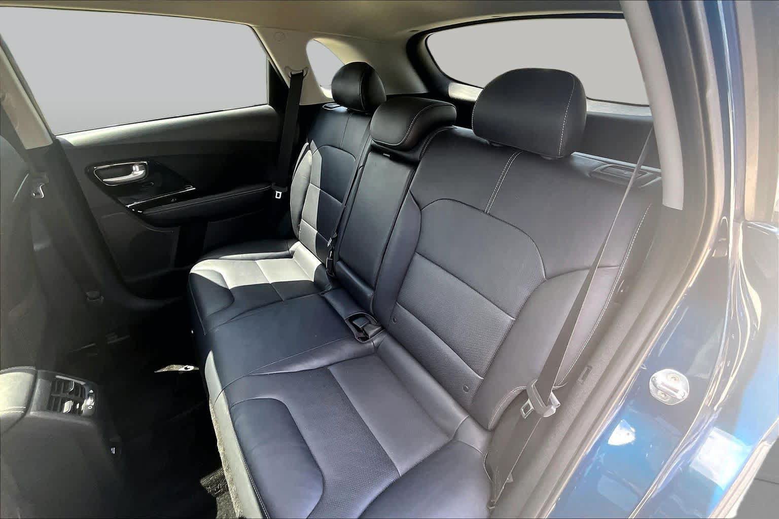 Used 2018 Kia Niro Touring FWD image 18