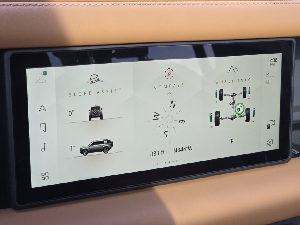 Used 2024 Land Rover Defender 110 X-Dynamic SE image 15