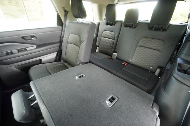 Used 2024 Nissan Pathfinder SV FWD image 20