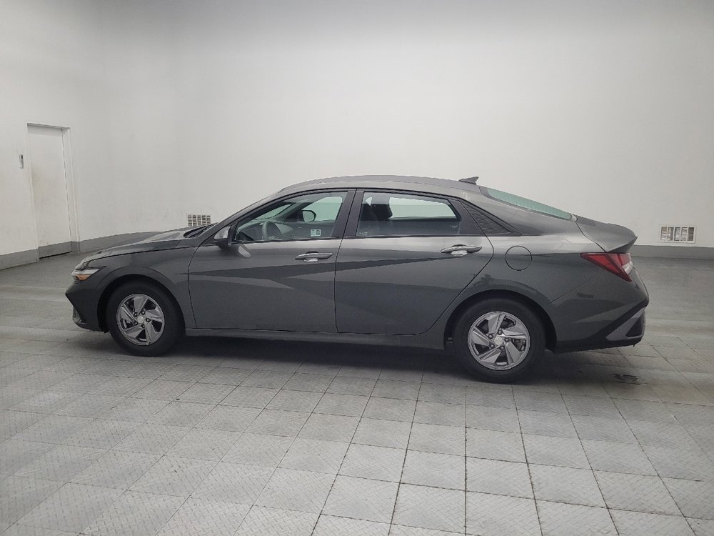 Used 2024 Hyundai Elantra SE image 3