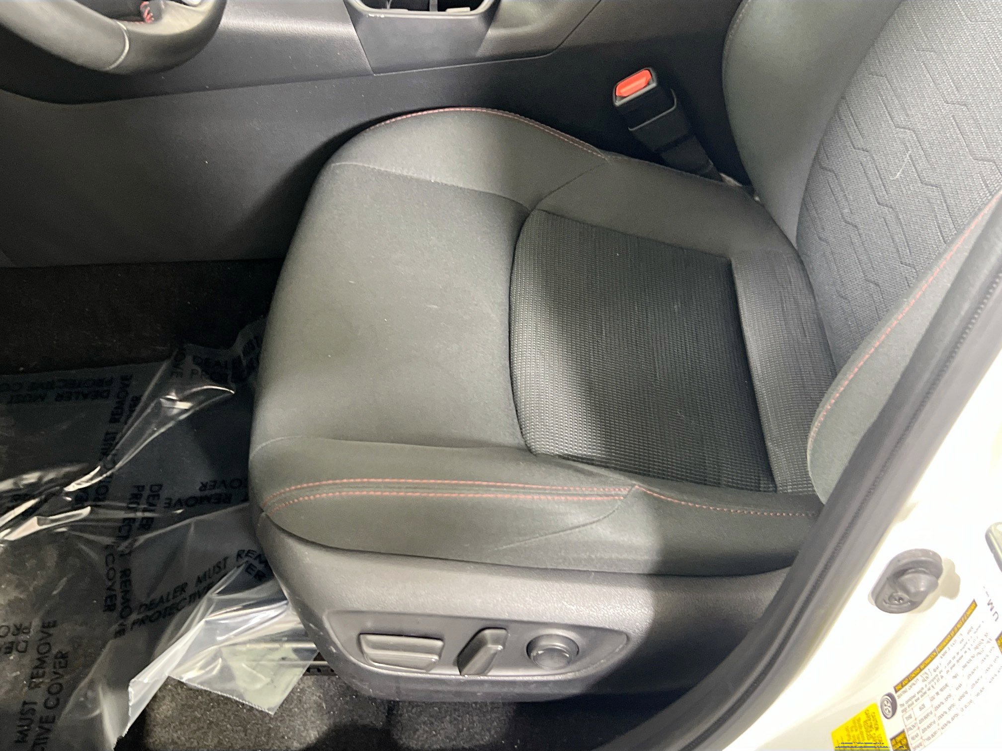 Used 2023 Toyota RAV4 SE w/ Weather & Moonroof Package image 18