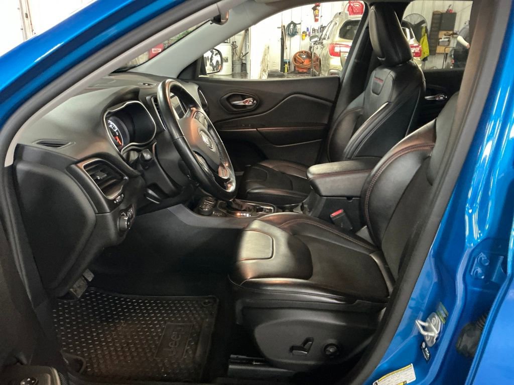 Used 2021 Jeep Cherokee Trailhawk image 13