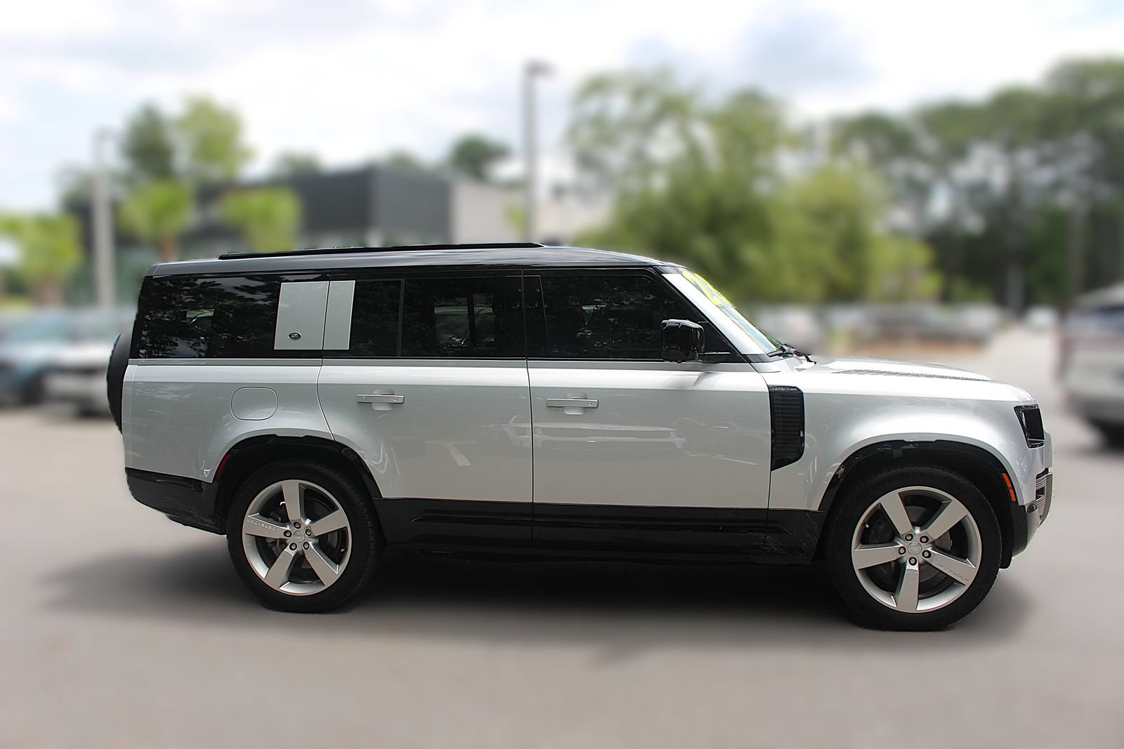 Used 2023 Land Rover Defender 130 X-Dynamic SE AWD/4WD image 16