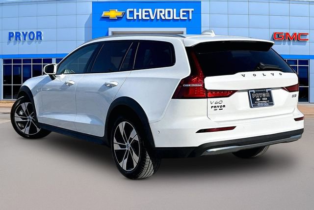 Used 2025 Volvo V60 B5 Cross Country Plus image 4