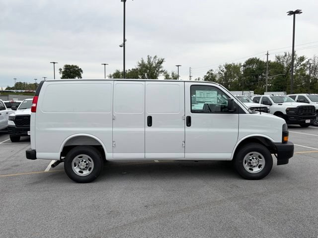 New 2026 Chevrolet Express 2500 w/ Driver Convenience Package RWD image 9