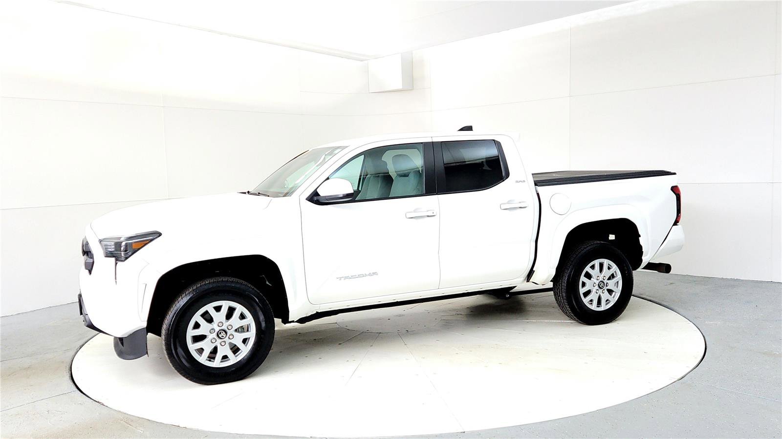 Certified 2025 Toyota Tacoma SR5 image 3