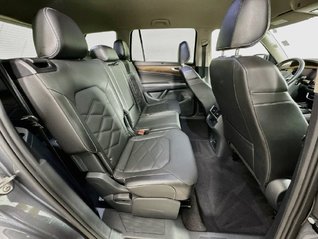 Used 2025 Volkswagen Atlas SE AWD/4WD image 28