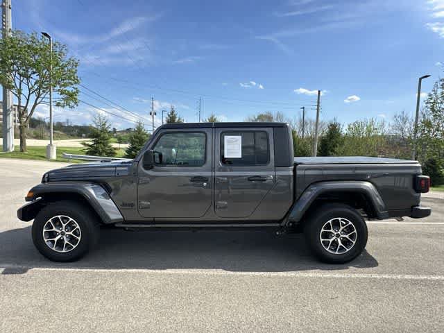 Used 2025 Jeep Gladiator Sport AWD/4WD image 2