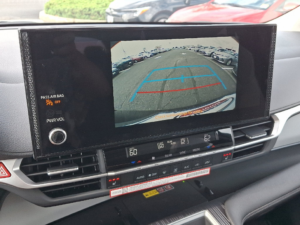Used 2026 Toyota Sienna XLE FWD image 23