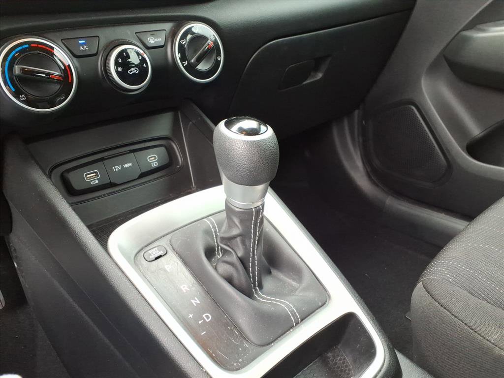 Used 2025 Hyundai Venue SE image 16