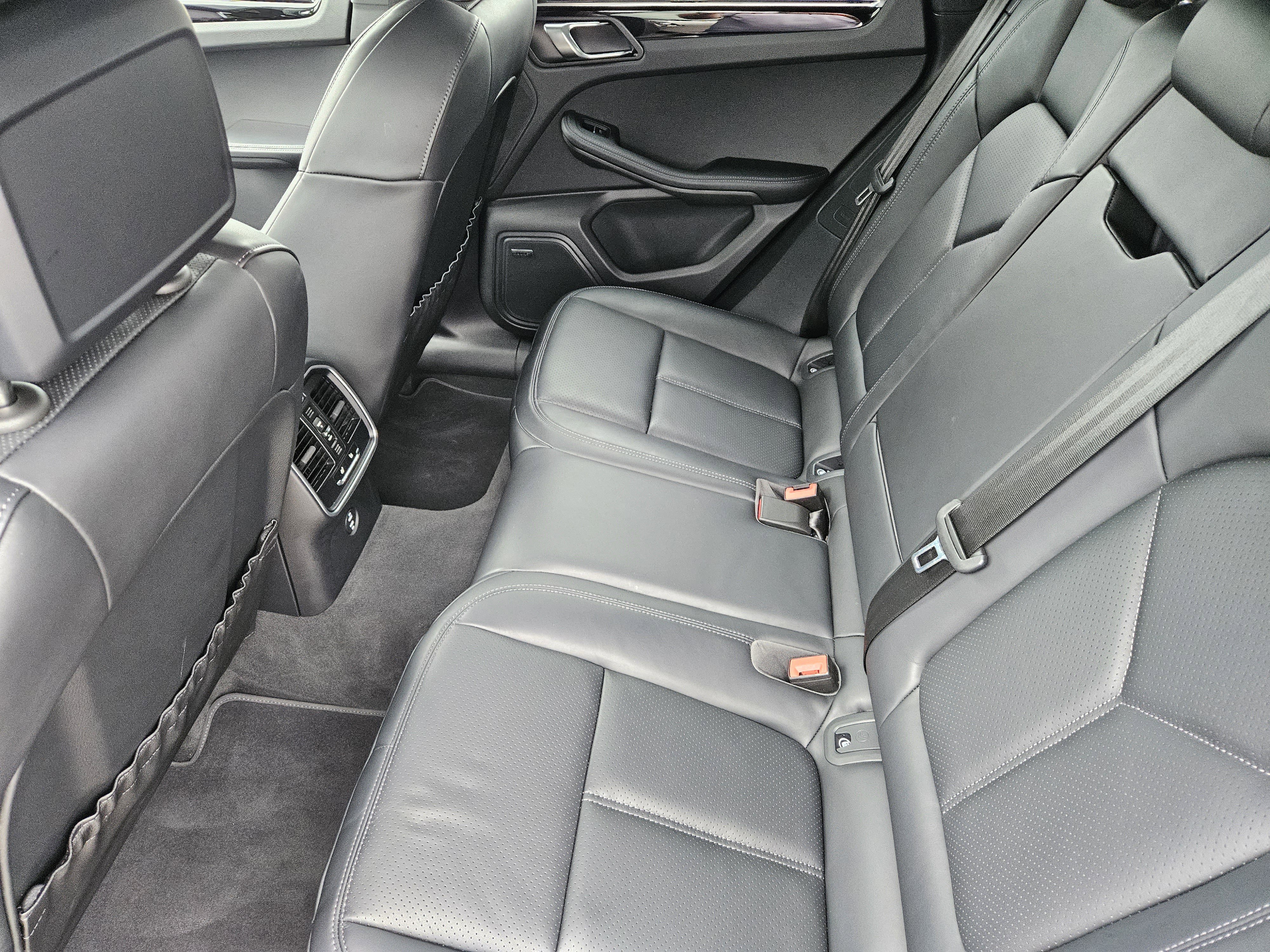 Certified 2026 Porsche Macan image 28