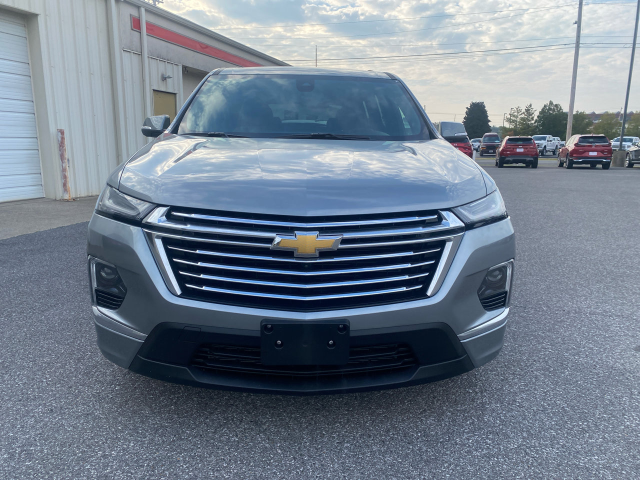 Used 2023 Chevrolet Traverse Premier image 2