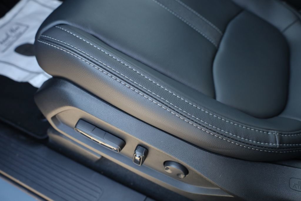 New 2025 Honda Pilot Touring image 13