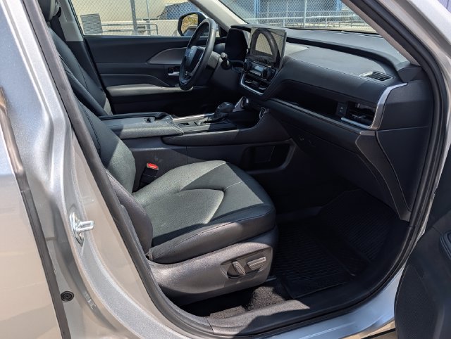 Used 2024 Toyota Grand Highlander AWD image 9