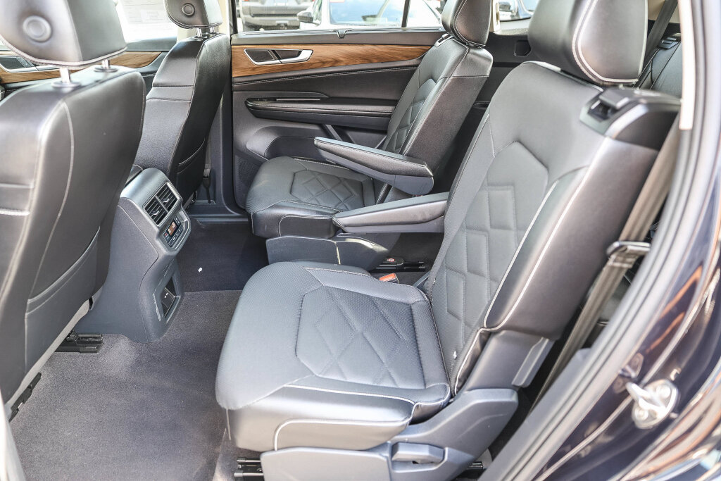 Used 2024 Volkswagen Atlas SE FWD image 8