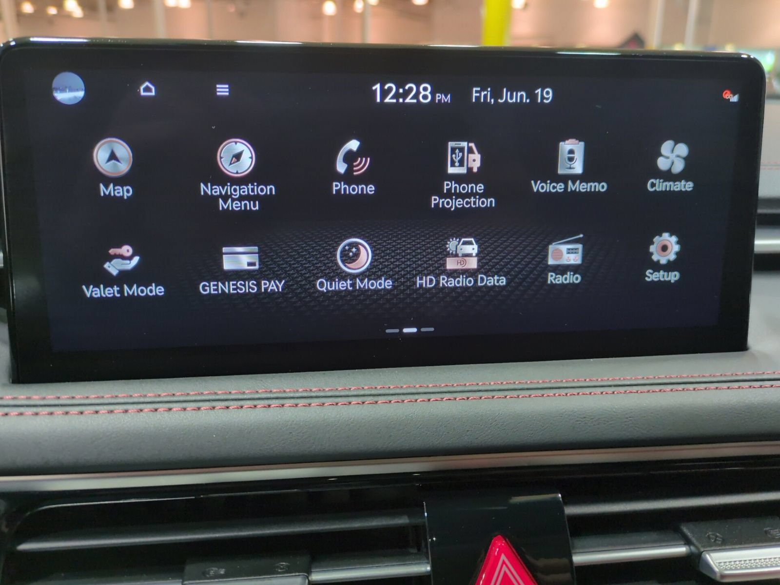 Certified 2025 Genesis G70 3.3T Advanced AWD/4WD image 24