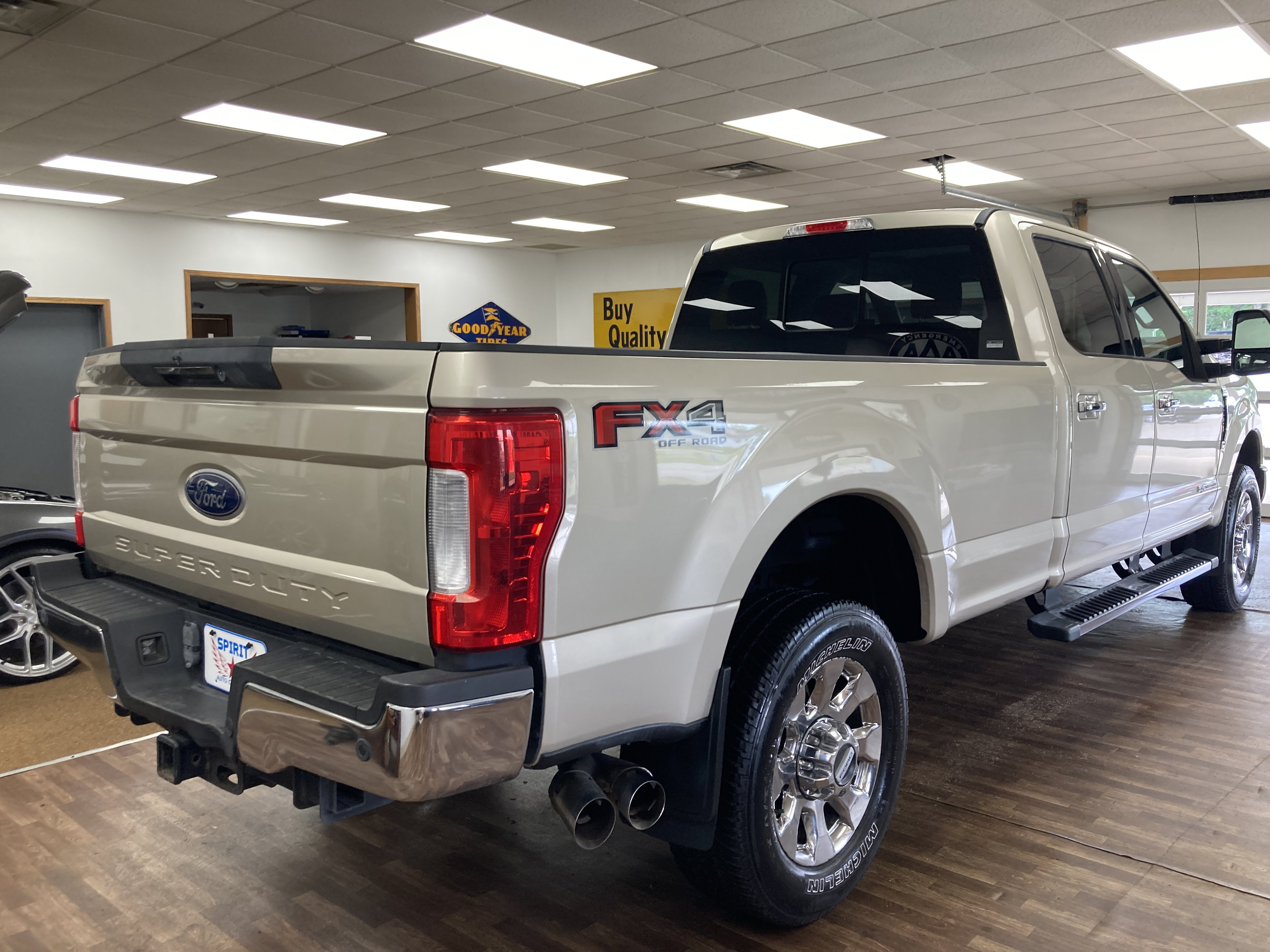 Used 2017 Ford F350 Lariat w/ Lariat Ultimate Package AWD/4WD image 6