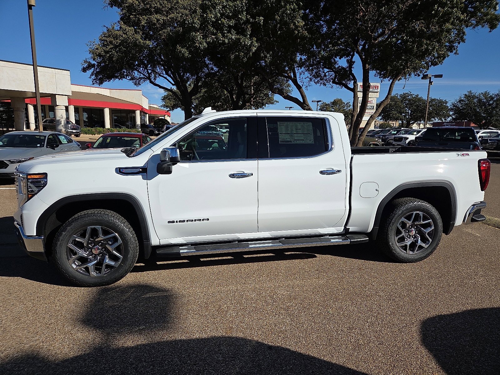 New 2026 GMC Sierra 1500 SLT image 2