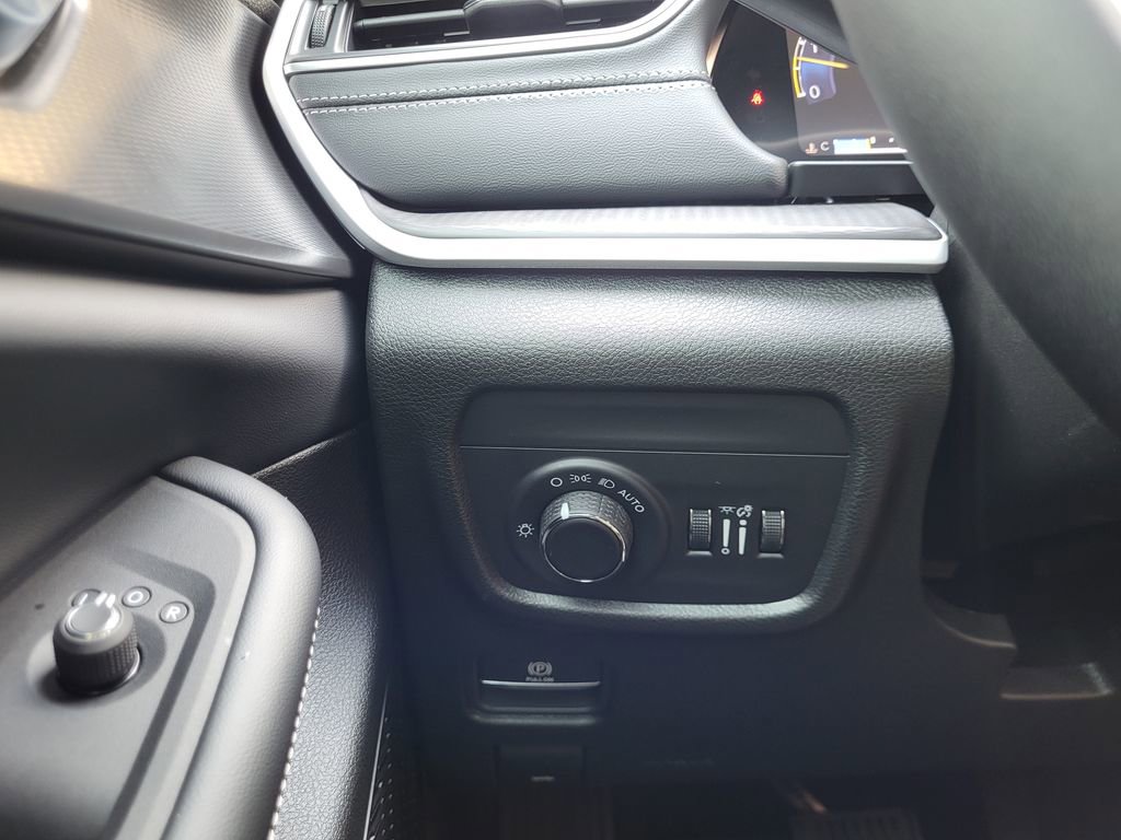 New 2025 Jeep Grand Cherokee Altitude image 22