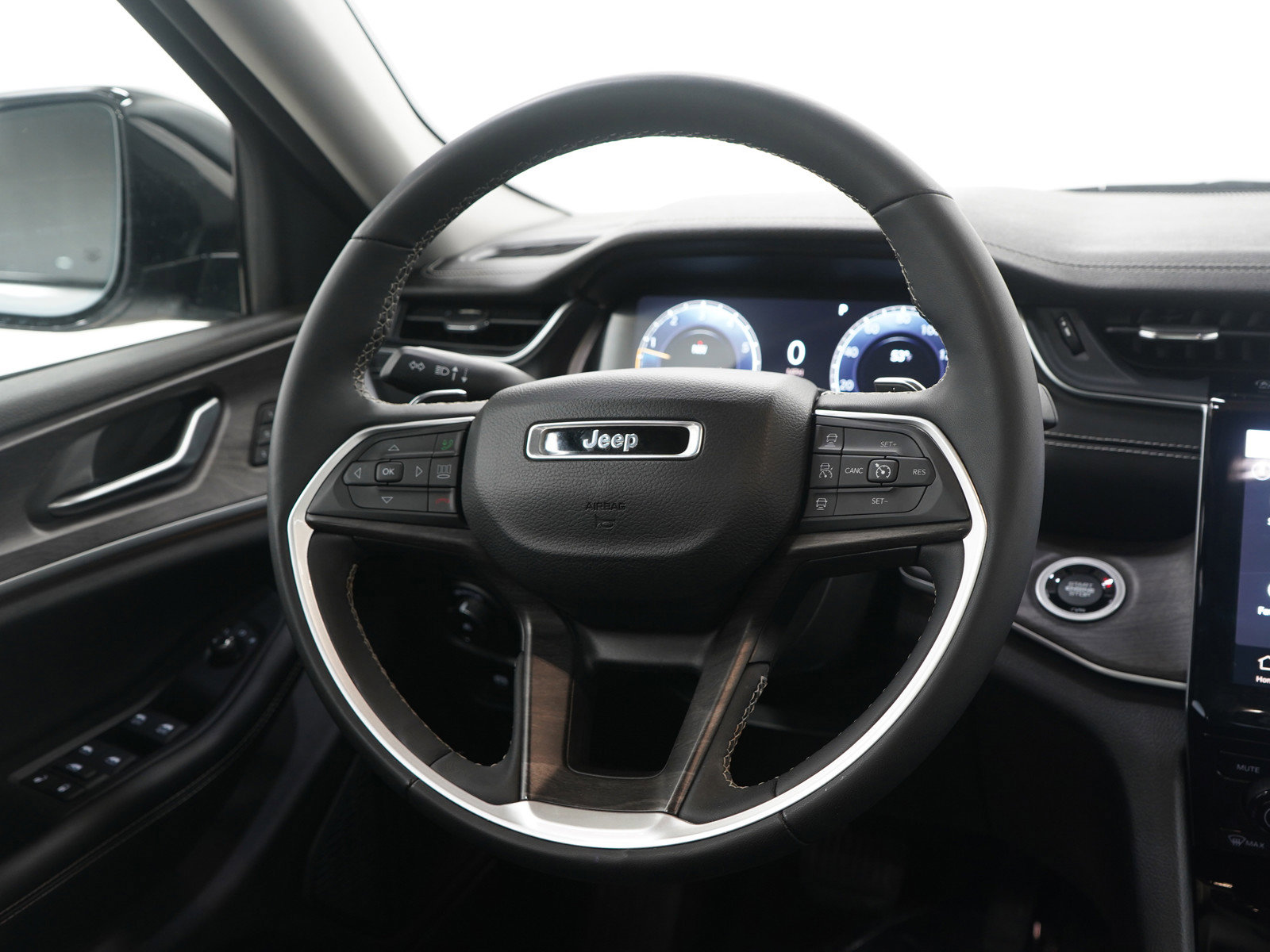 Used 2023 Jeep Grand Cherokee L Limited w/ Luxury Tech Group II image 19