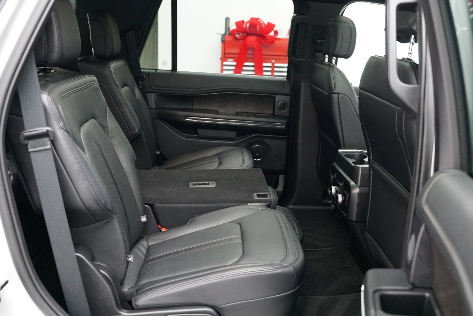 Used 2019 Ford Expedition Limited w/ Equipment Group 302A AWD/4WD image 35