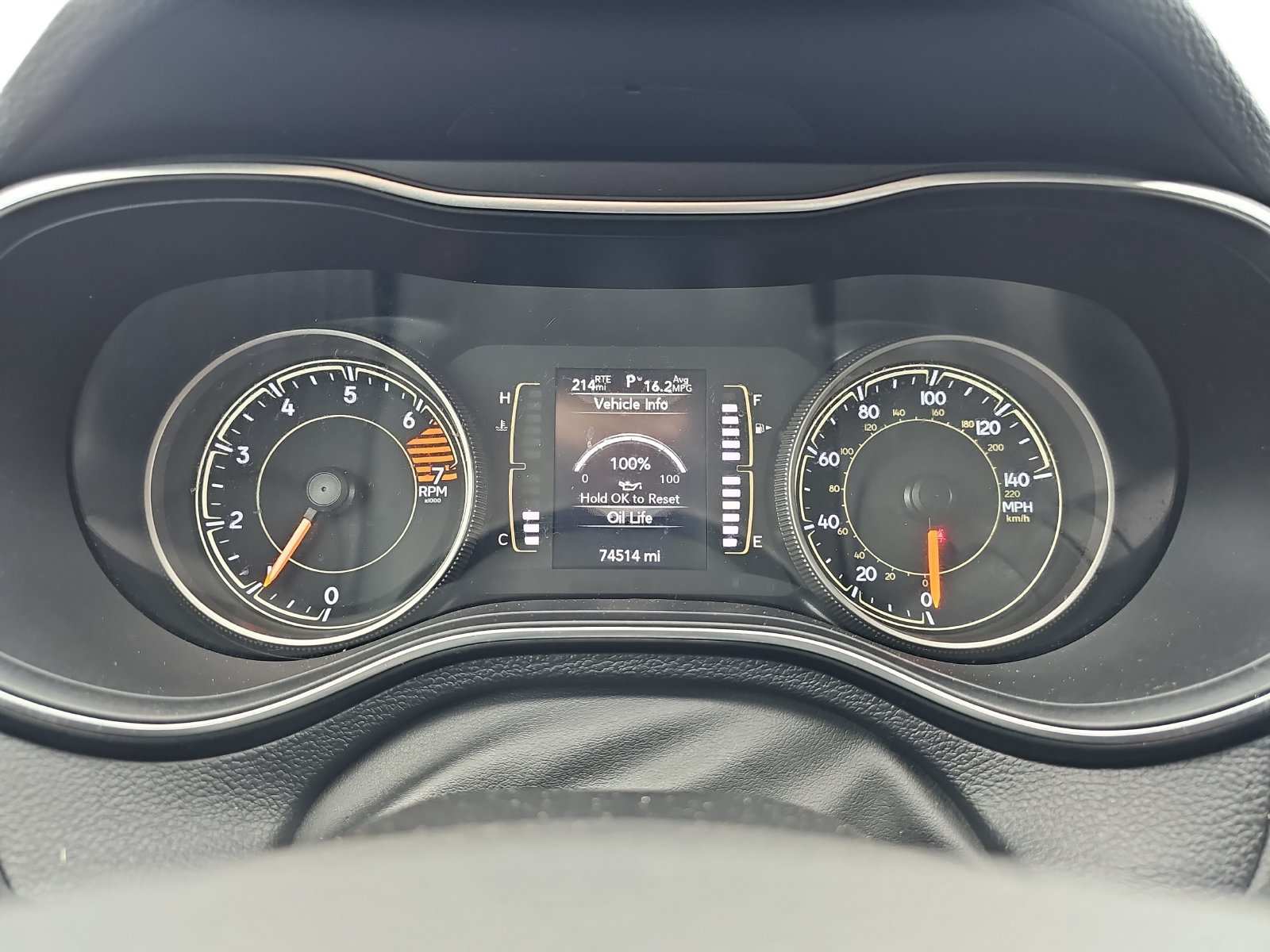Used 2019 Jeep Cherokee Latitude Plus w/ Comfort/Convenience Group FWD image 19
