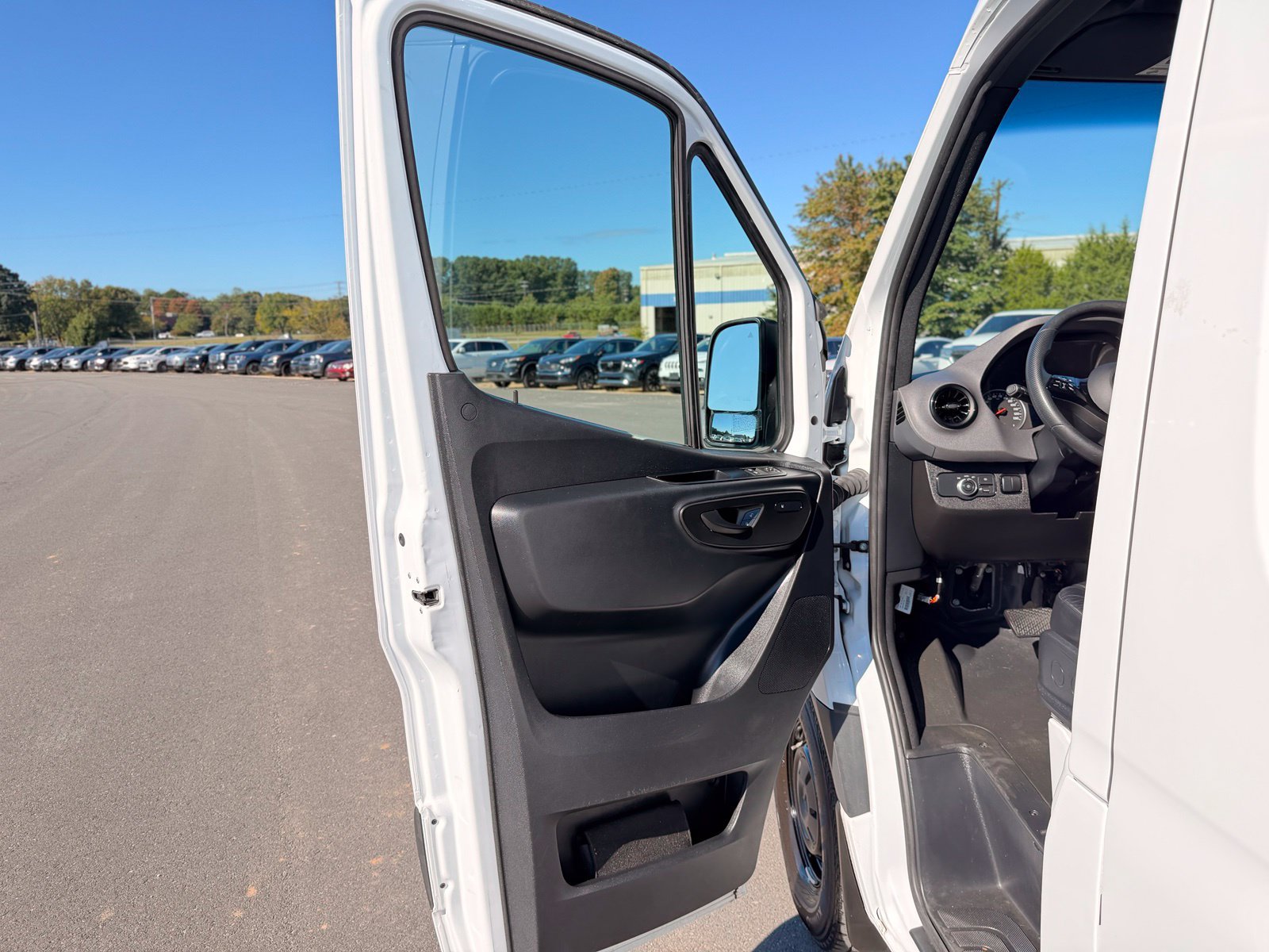 Used 2025 Mercedes-Benz Sprinter 2500 image 12