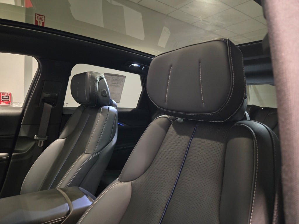 Used 2024 Cadillac Lyriq Sport AWD/4WD image 23