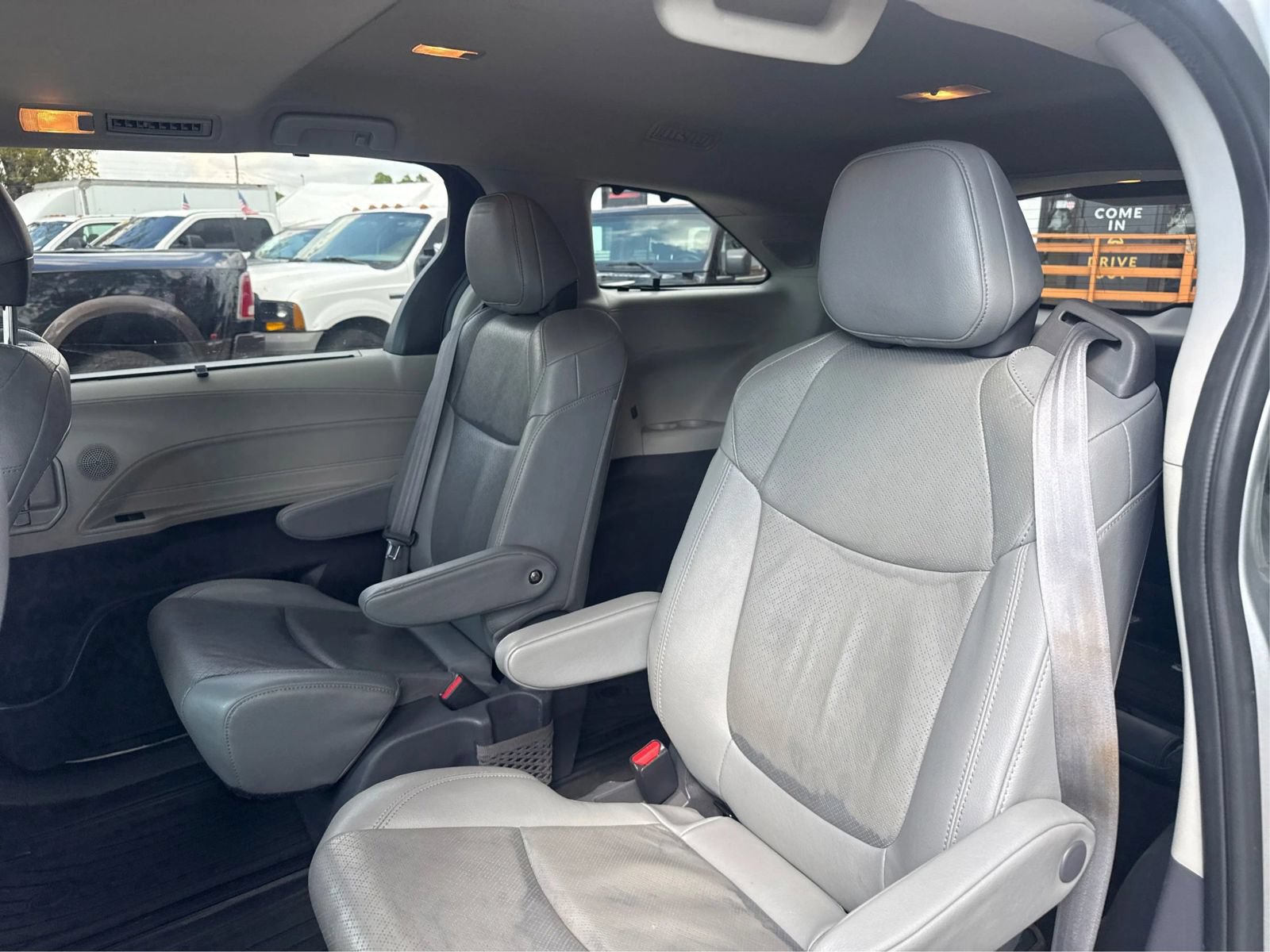 Used 2021 Toyota Sienna Limited AWD/4WD image 10