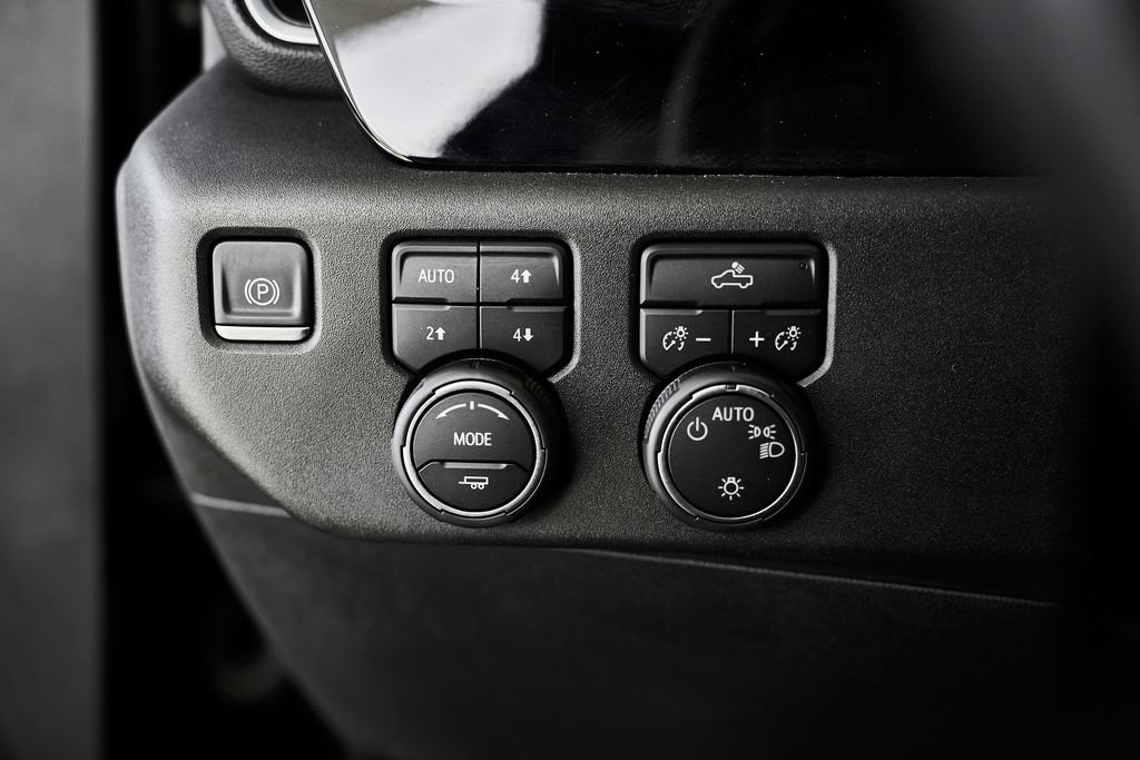 Used 2022 Chevrolet Silverado 1500 LT AWD/4WD image 17