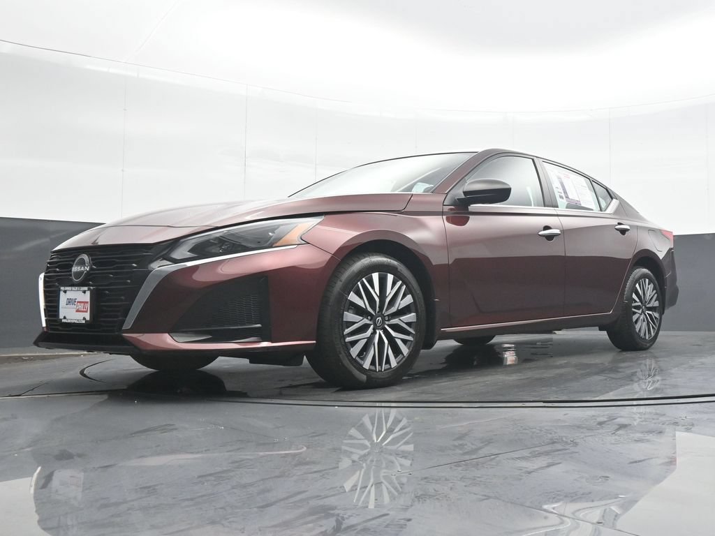 Used 2024 Nissan Altima 2.5 SV AWD/4WD image 25