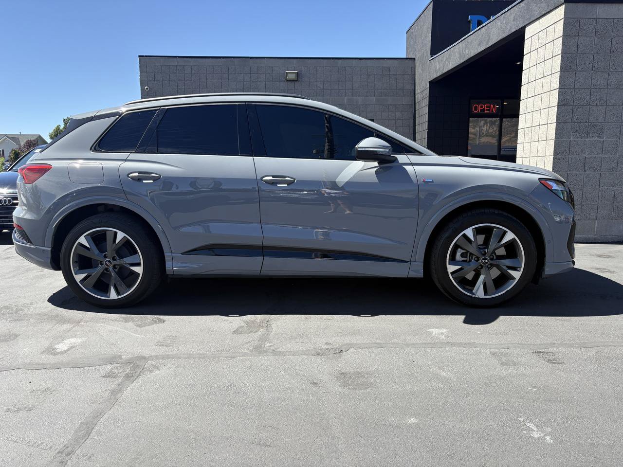 Used 2024 Audi Q4 e-tron Premium Plus w/ Premium Plus AWD/4WD image 4