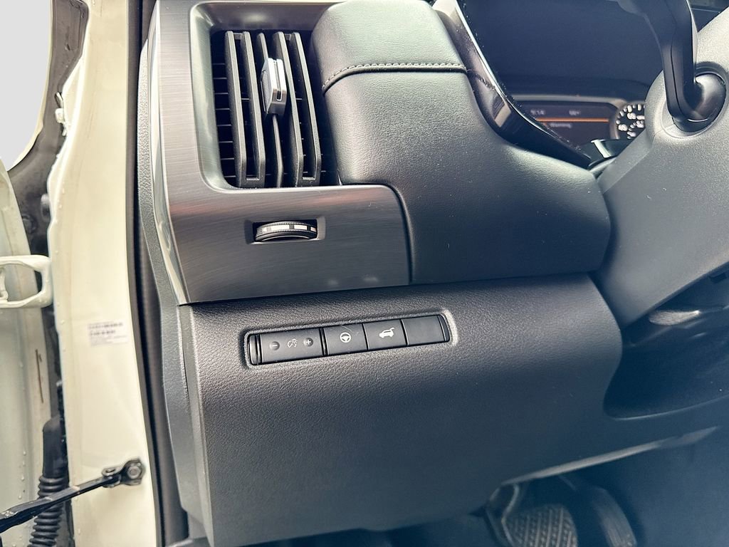 Used 2023 Nissan Pathfinder SL w/ Black Appearance Package FWD image 34
